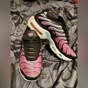 Nike Air Max Plus TN  ODO609-300 Aurora/Hyper Violet size 5Y